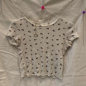 URBAN OUTFITTERS CROP TOP